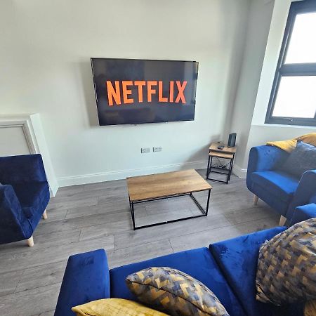 Spacious 4Br House, London, Sleeps 9, Parking Available 외부 사진