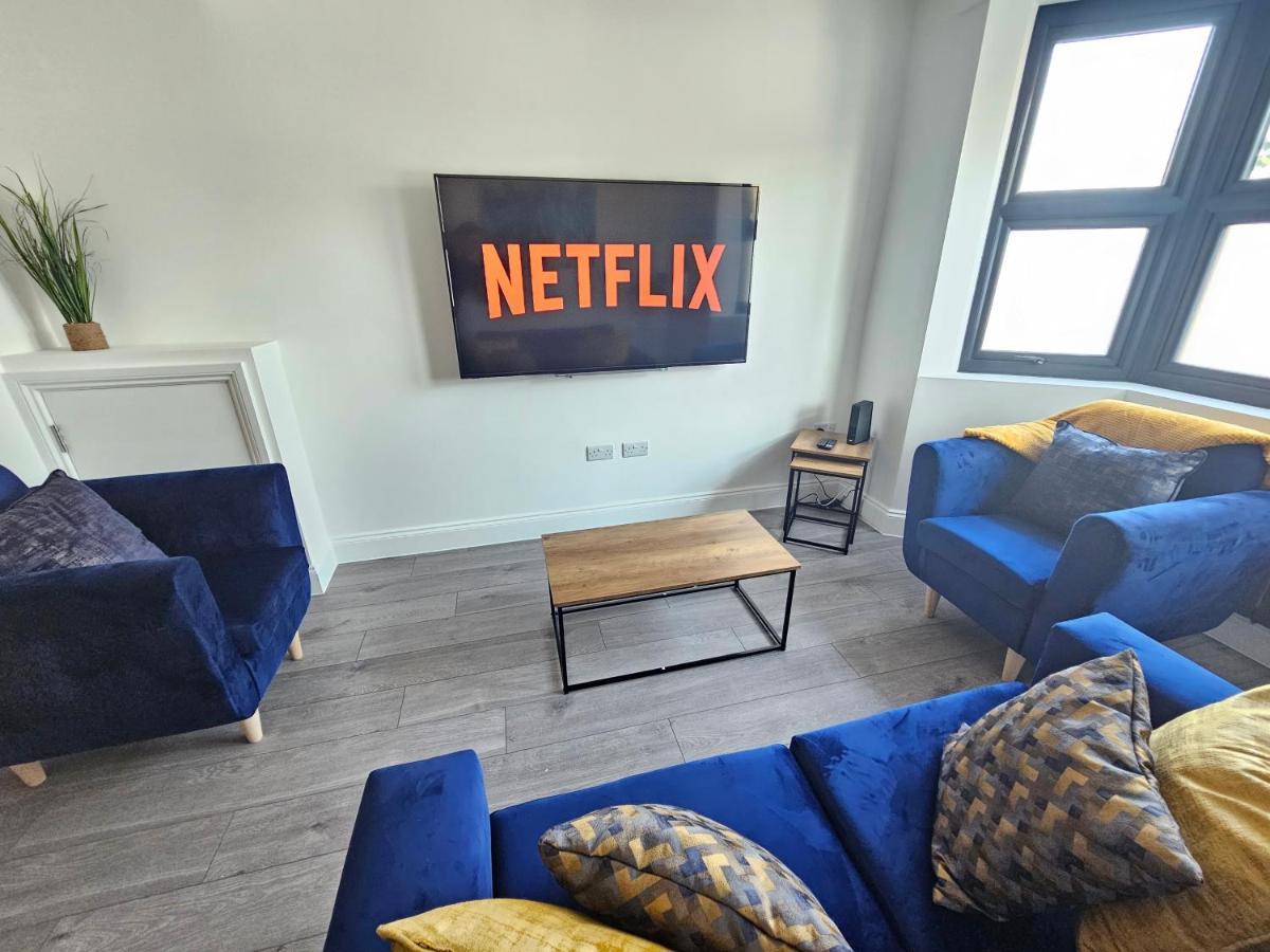 Spacious 4Br House, London, Sleeps 9, Parking Available 외부 사진