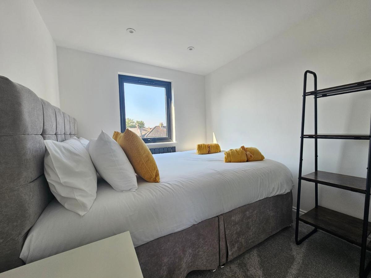 Spacious 4Br House, London, Sleeps 9, Parking Available 외부 사진