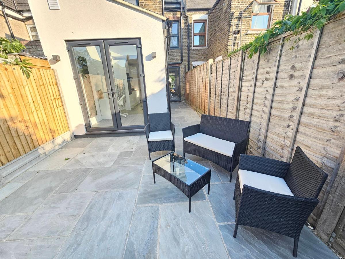 Spacious 4Br House, London, Sleeps 9, Parking Available 외부 사진